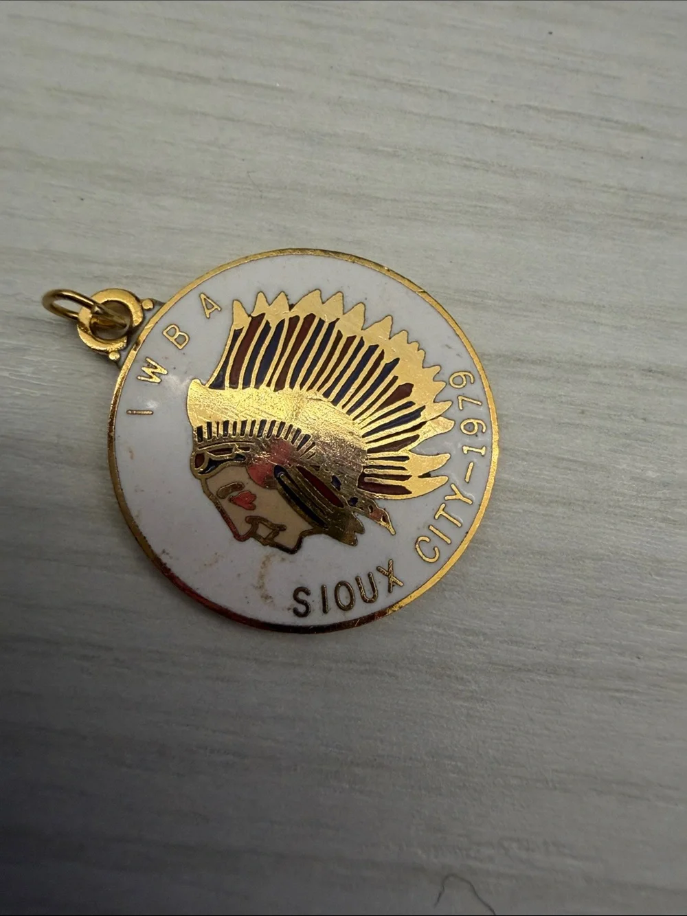 Sioux City 1979 Native Chief Medallion Pendant - Gold & White
